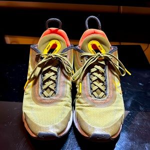 air max 2090 olive